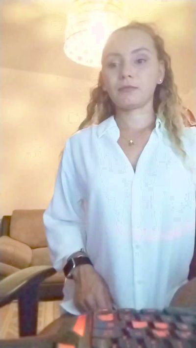 AlessiaCreed live from Italy