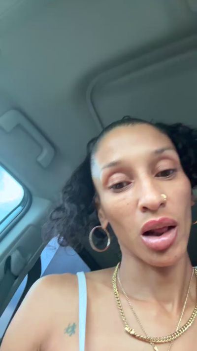 Alexi_Valentine live from United States