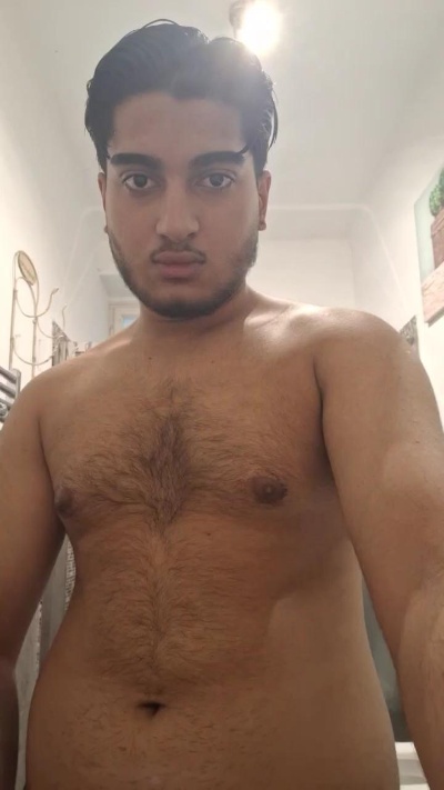 Andrea93700 live from Italy