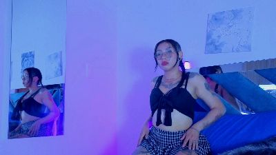 Antonelaconely live from Colombia
