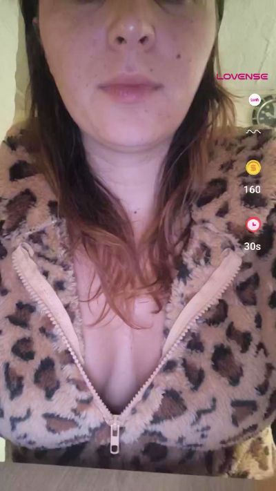 Arielviolet live from Spain