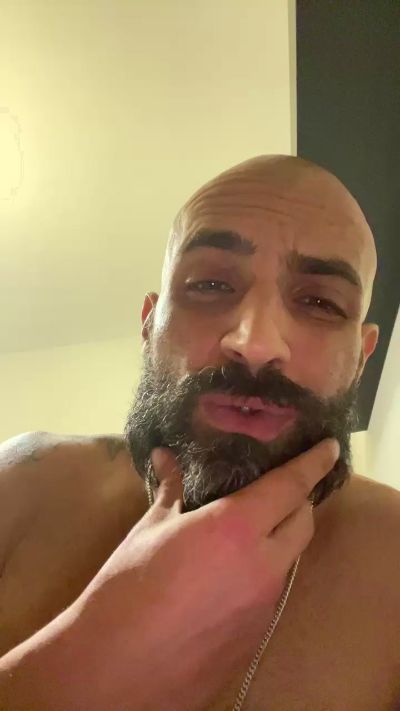 Biberonlechero live from Spain