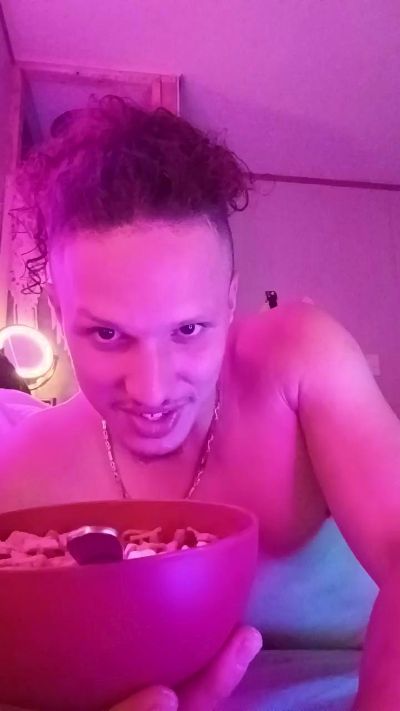 Boostie_Bandit live from United States