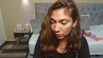 ChloeShine_ live from Colombia