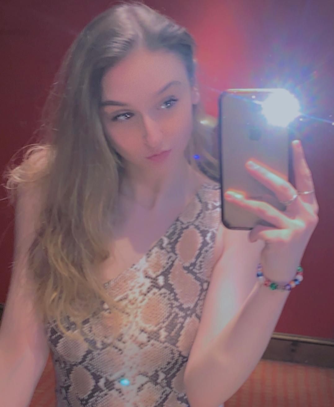 CuteLittleMuse live from United Kingdom