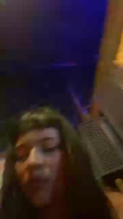 Doll_dollys_ live from United Kingdom