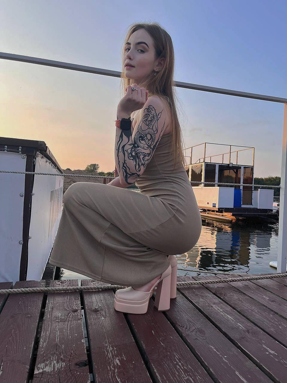 EdwinaClose Profile Image
