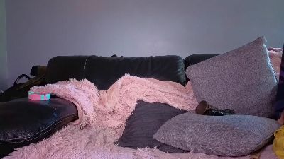Emilyjamesmjb22 live from United Kingdom