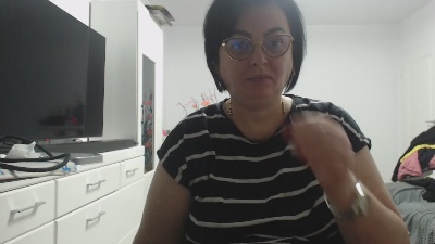 Emyllywhite1982 live from United Kingdom
