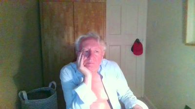 Henryshortshor live from United Kingdom