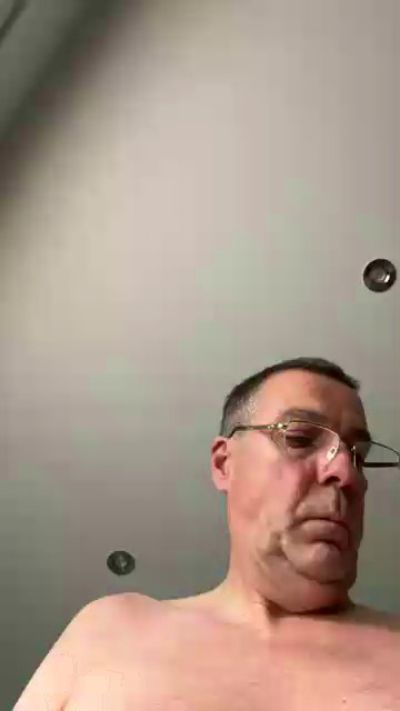 HungGay live from United Kingdom