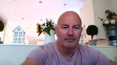 JKLulu7374 live from United Kingdom