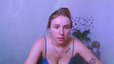JuliLa_ live from United States