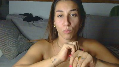 Lyly_laurensaa live from France