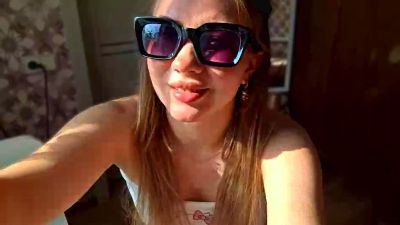 MelaniLarios live from United States