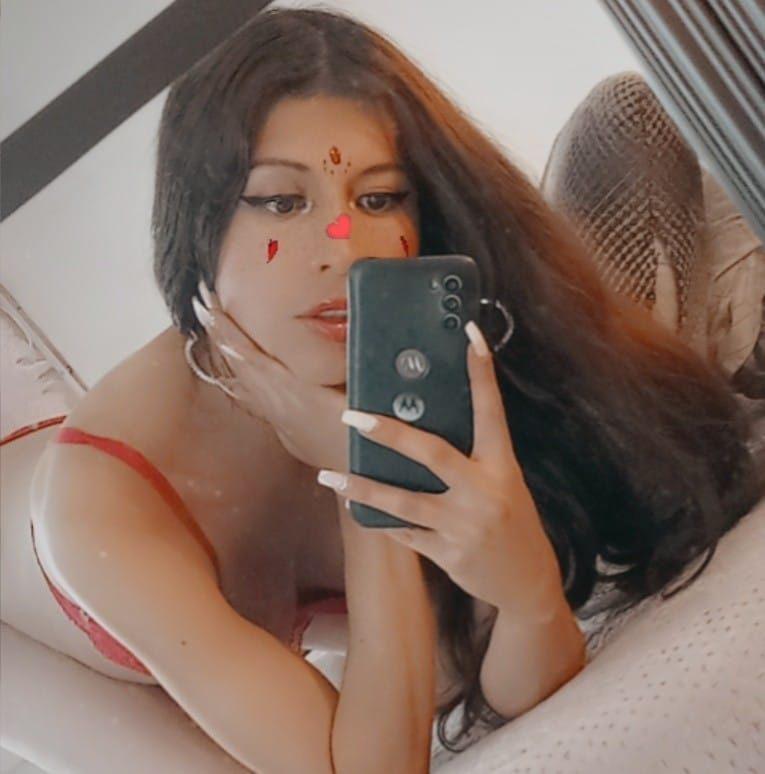 Miss_cristina live from United States