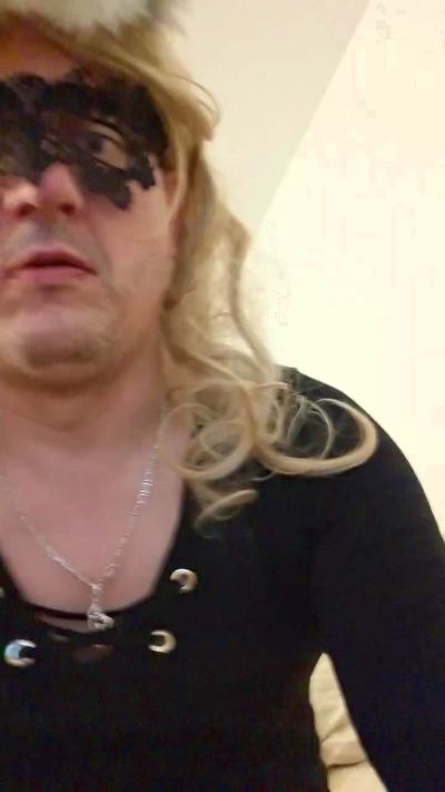 Moivar83 live from France