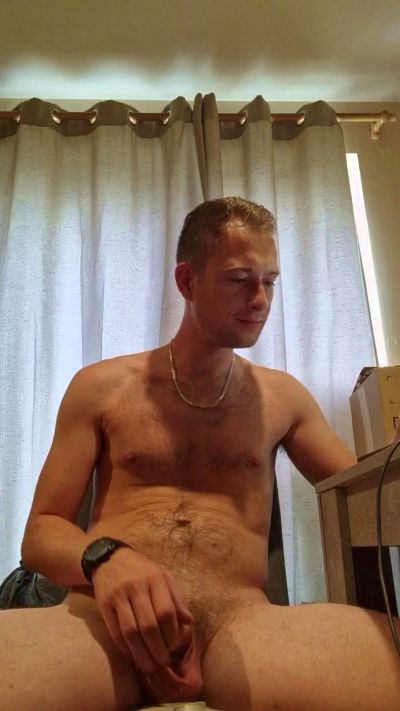 Naughtyvirgin22 live from United Kingdom