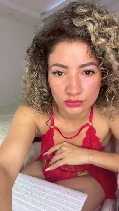 Nicolblossom_ live from Colombia