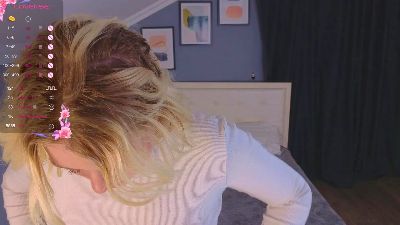 Violet_Willis live from United States
