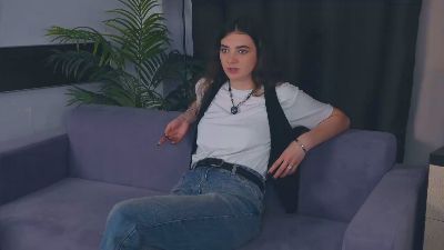 YuonneChaille live from France