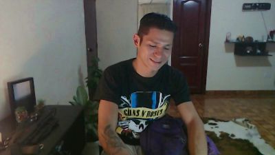 axel_moreno live from Colombia