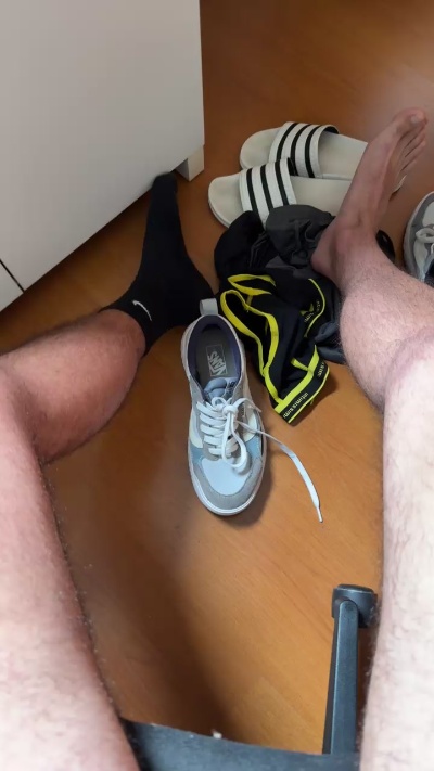 dot_feet live from Brazil