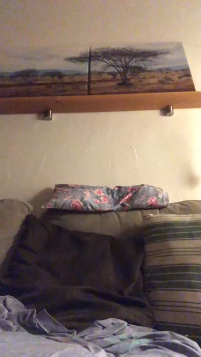 emmasuel84 live from United Kingdom
