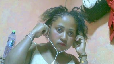 hollyhhot live from Madagascar