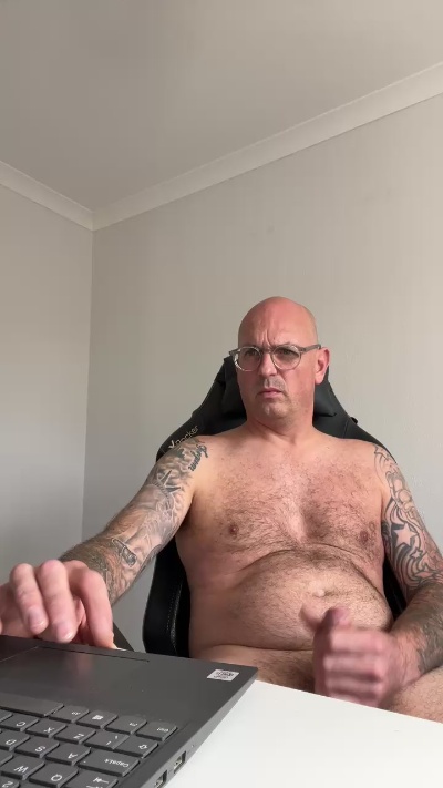 hornyhants1 live from United Kingdom