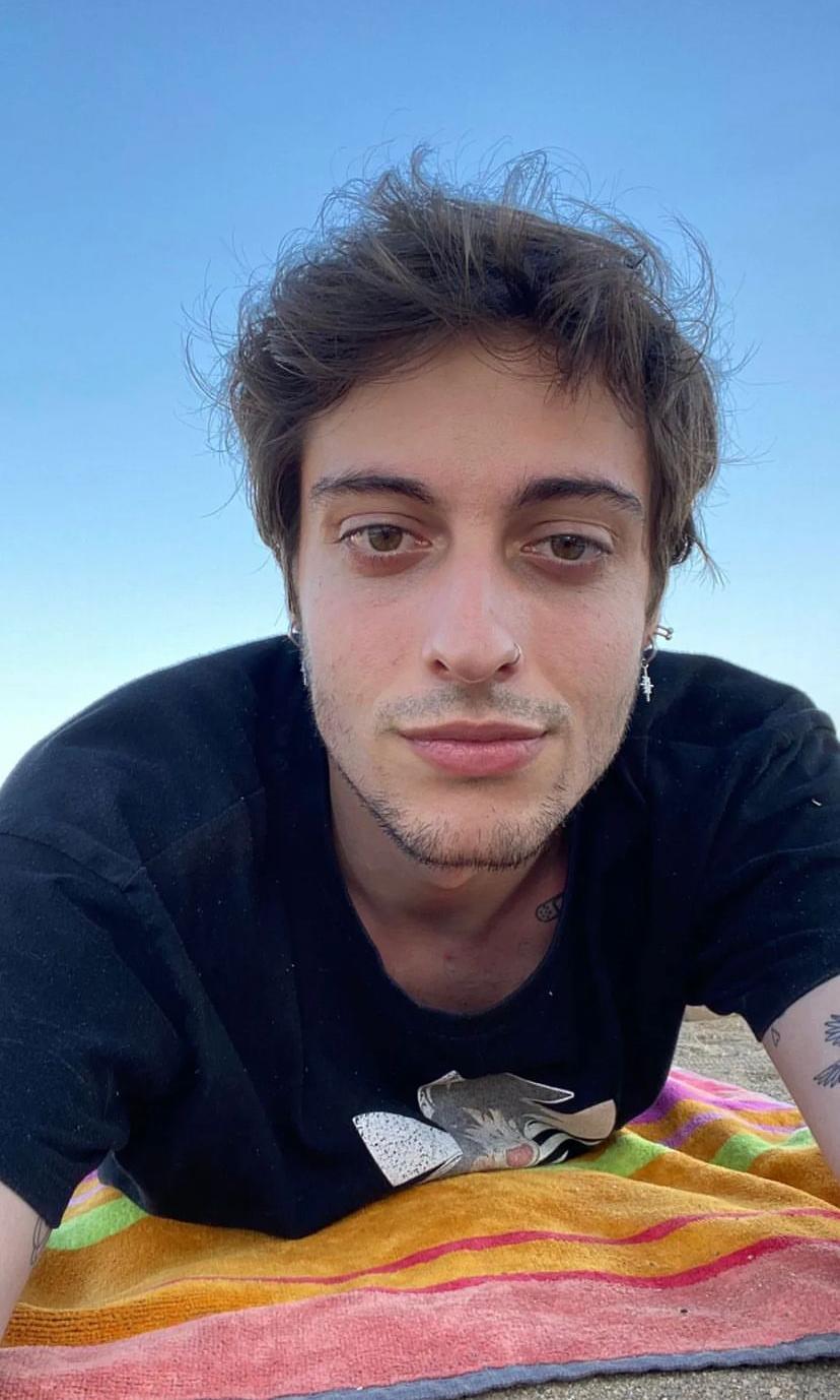 joven23w live from Spain