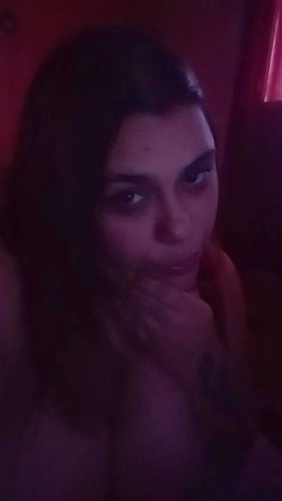 lolabb2 live from Argentina