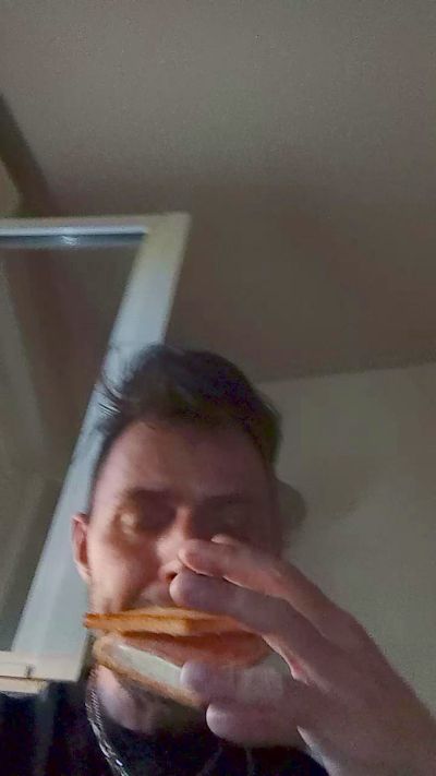 nicolas1904 live from France