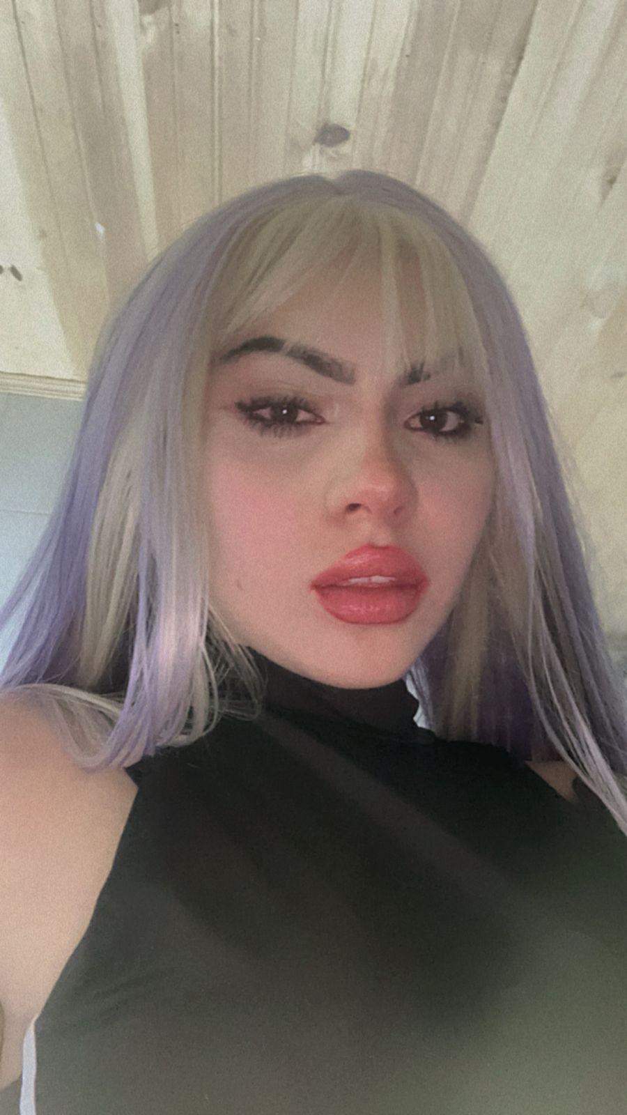 sally23_ live from Italy