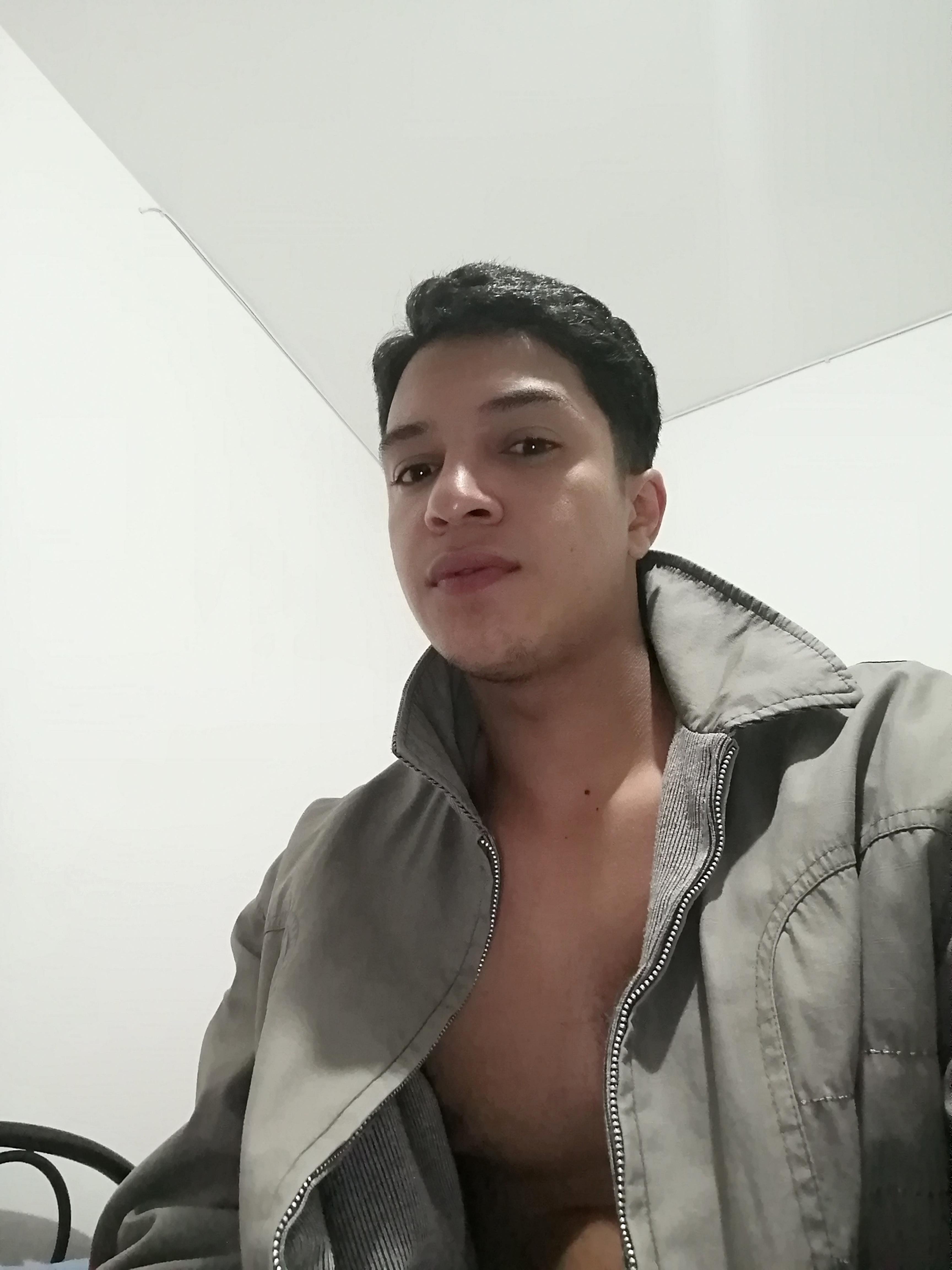 sebastin05061 live from Colombia