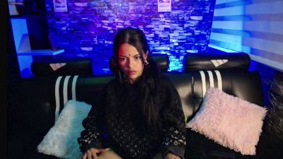 sharlottessence live from Colombia